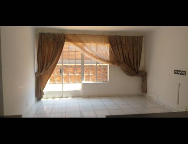 3 BEDROOM DUPLEX RENTED IN VAN RIEBEECK PARK